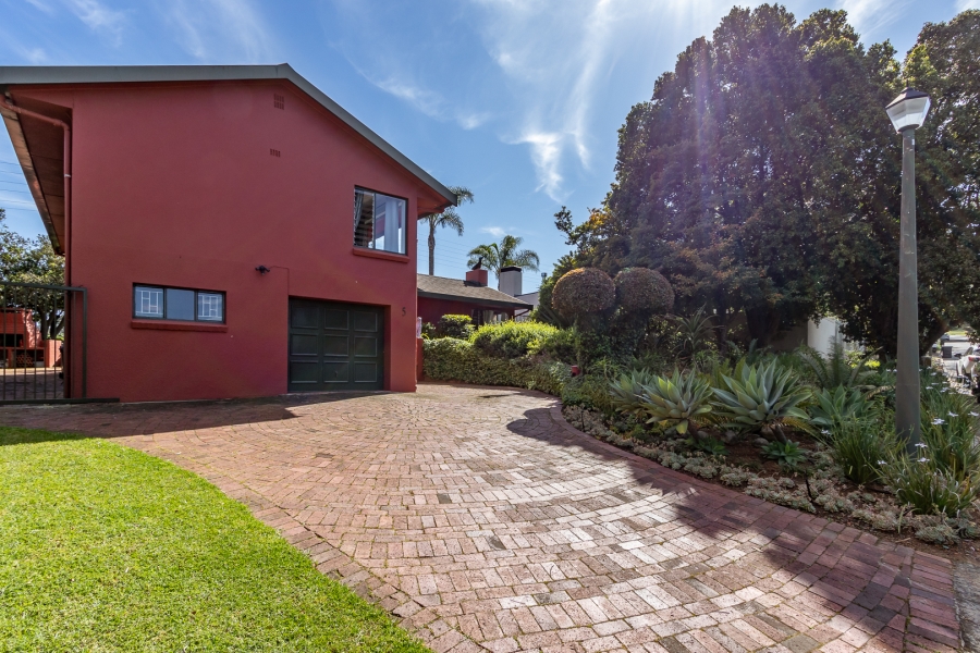 4 Bedroom Property for Sale in Onder Papegaaiberg Western Cape